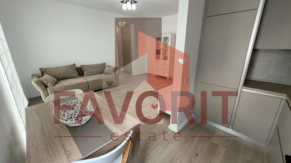 Mobilat si utilat. Vedere la padure. Parcare cu bariera - Poză 3