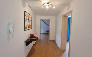 Vila spațioasă și recent renovată în Ghiroda! - Poză 29