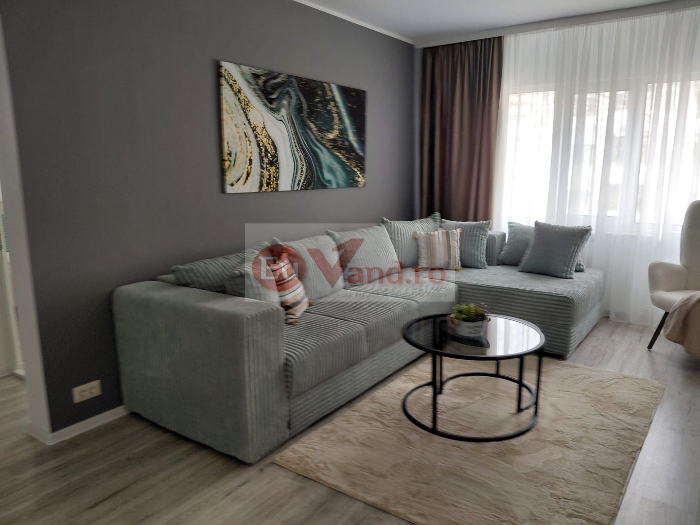 Vanzare - apartament cu 3 camere, Micro 16, renovat, mobilat nou - Poză 2