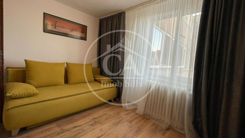 Apartament de vanzare cu 3 camere in zona Decbal, Oradea. - Poză 1