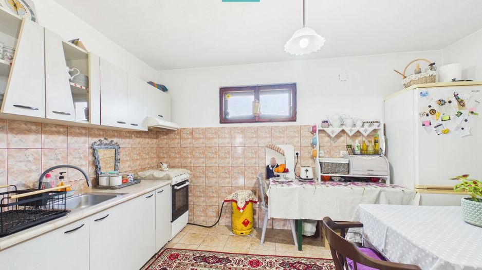 Casă cu 6 camere pe teren de 2029 mp – Miniş - Poză 11