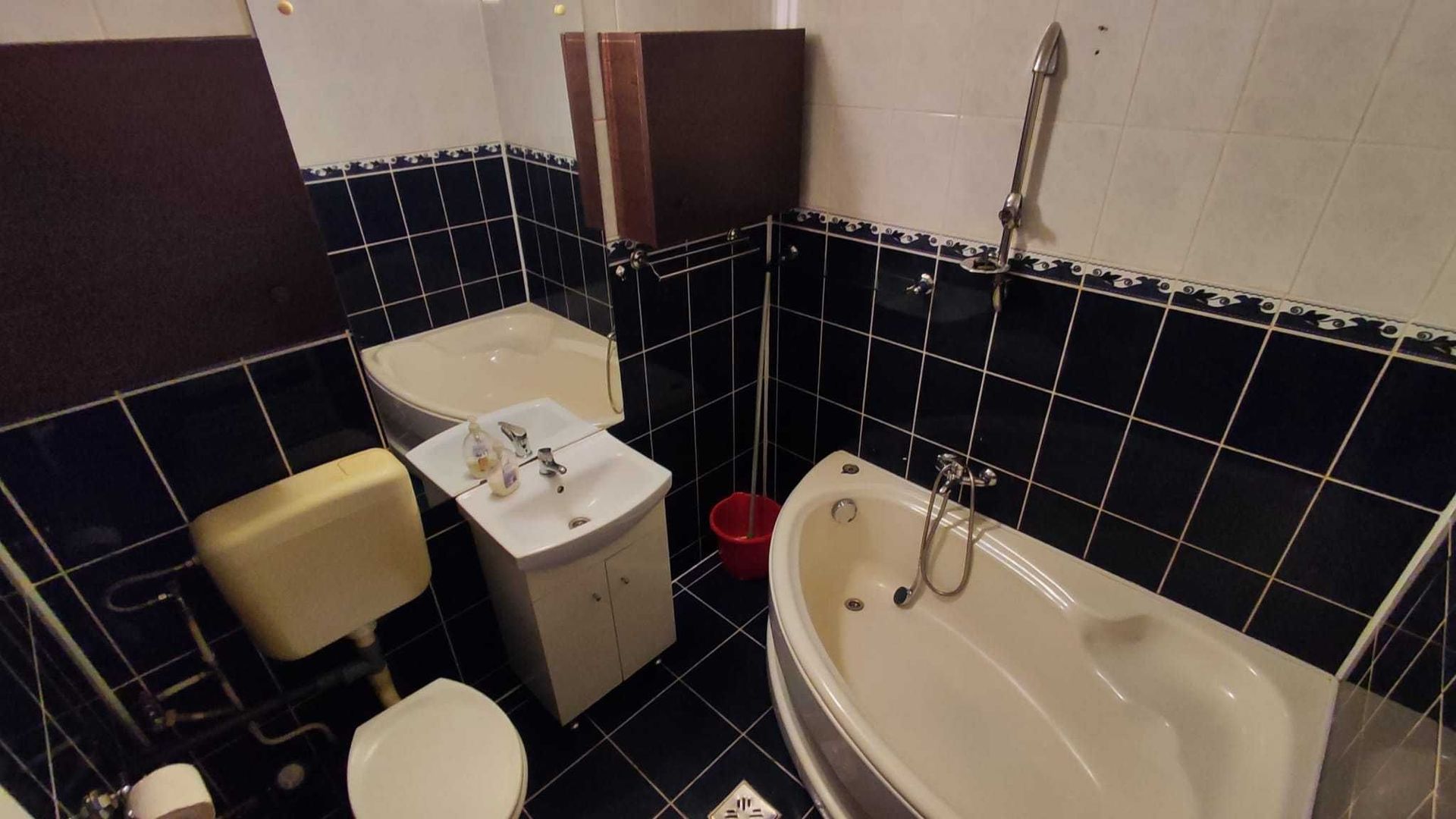 Inchiriez apartament 2 camere decomandate zona OMW/stadion Cetate - Poză 3