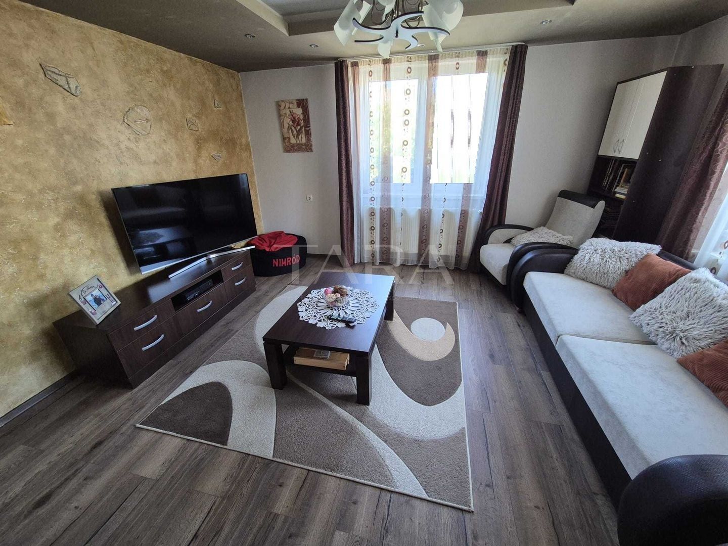 Casă cu grădină generoasă, perfectă pentru familie - Luna de Sus. - Poză 3