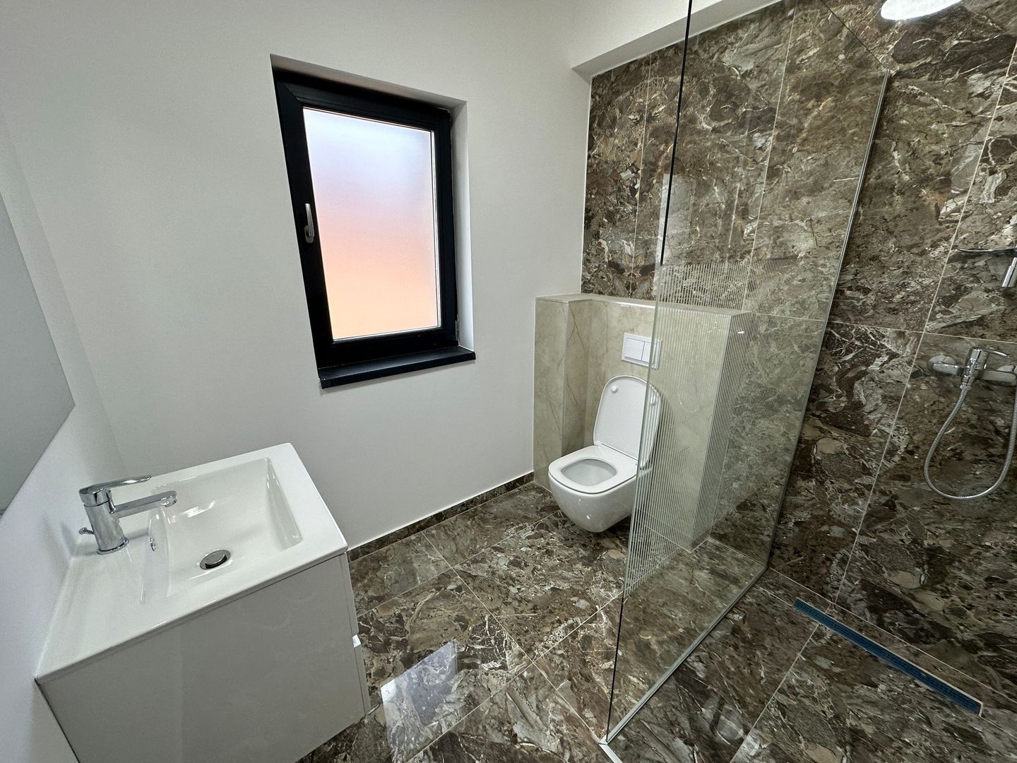 O oază de liniște și eleganță contemporană în inima Tunariului - Poză 12