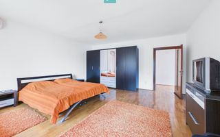 Casă spațioasă în Popești-Leordeni - Poză 16