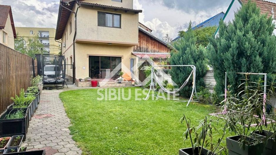 Casa tip duplex 5 camere 350 mp teren terasa cu zona gratar si pivnita - Poză 2