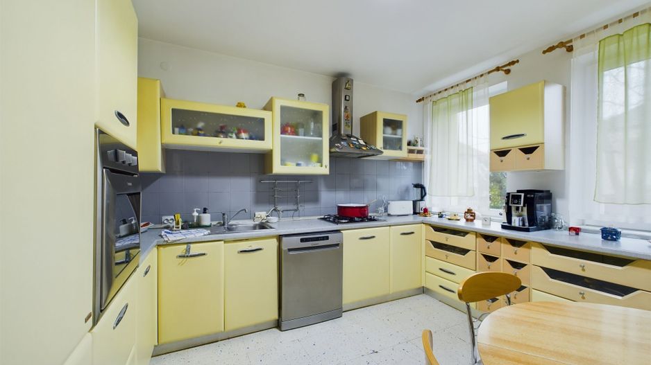 Casă situată Central în Dumbrăvița - Poză 11