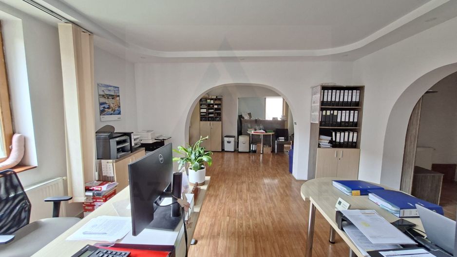 Spatiu birouri casa individuala curte proprie 9 birouri Selimbar - Poză 2