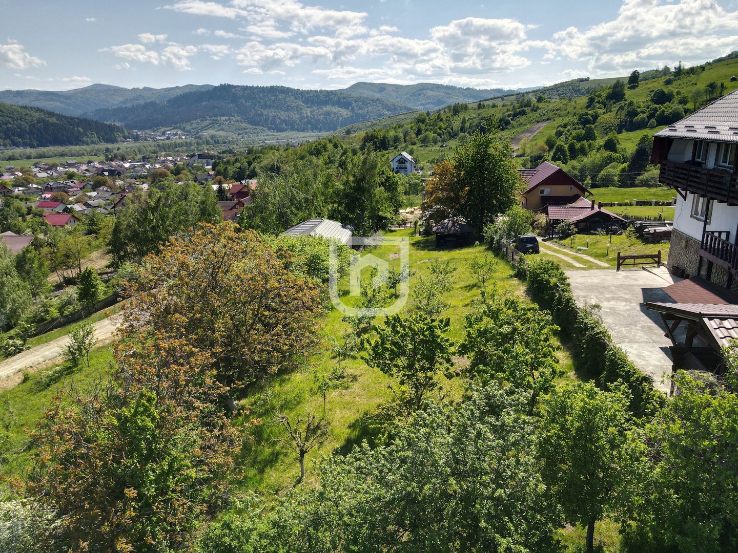 Casa bătrânească cu foișor și teren - Poză 8