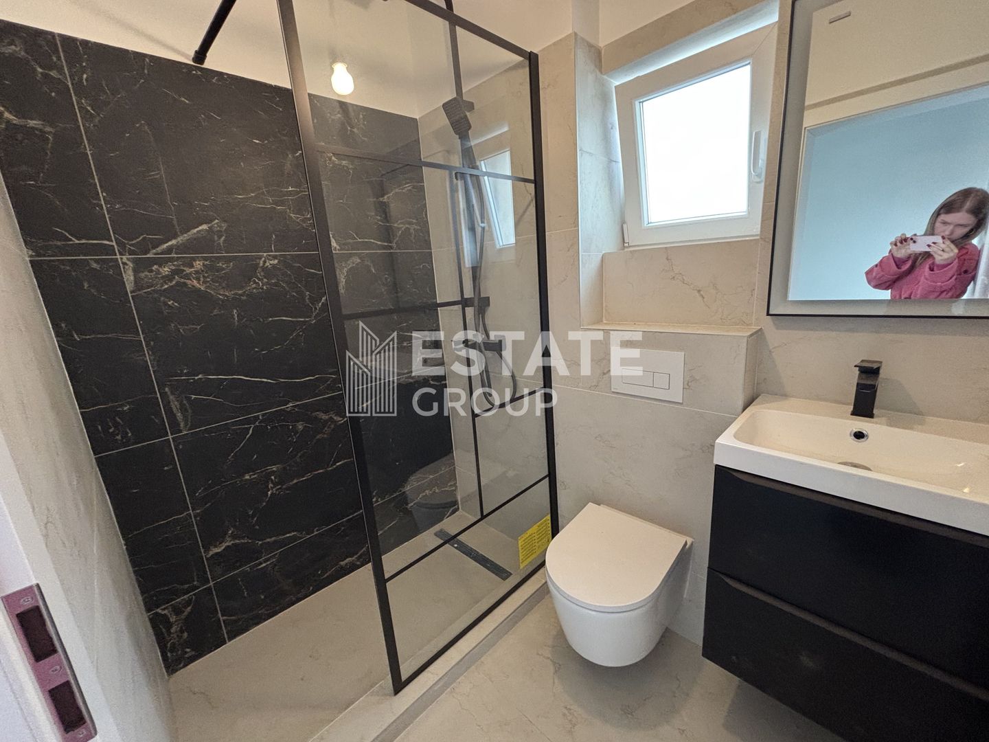 Casa individuala cu 4 camere in Mosnita Noua zona Castel - Poză 6