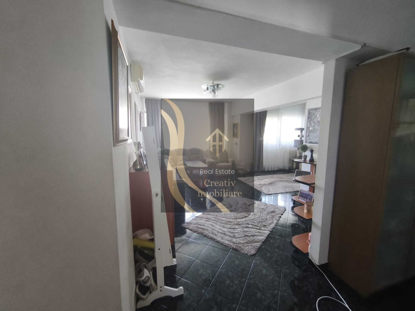 Vand apartament 4 camere , decomandat, mobilat si utilat, la autogara Militari et. 8/10 - Poză 1