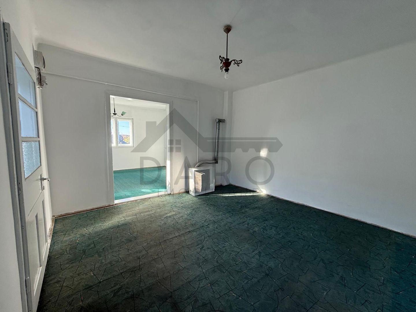 Vând casă in Ernei de 66 mp si teren in suprafață de 2530 mp - Poză 6