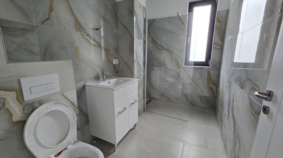 Apartament cu 3 camere, 2 bai, bloc nou et.2, Centru - Poză 4