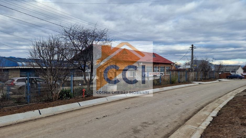 Se oferă spre vânzare / închiriere clădire cu spațiu comercial - Poză 3