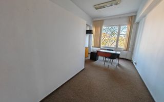 Birouri spatioase in cladire de birouri - Poză 11