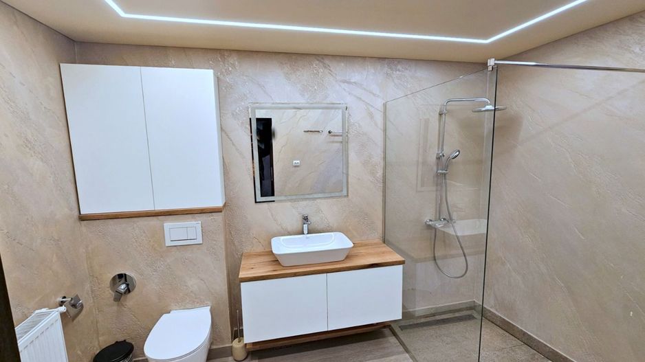 De vanzare  casa 2 camere, renovata -Piata Centrala, 89.000 euro - Poză 4