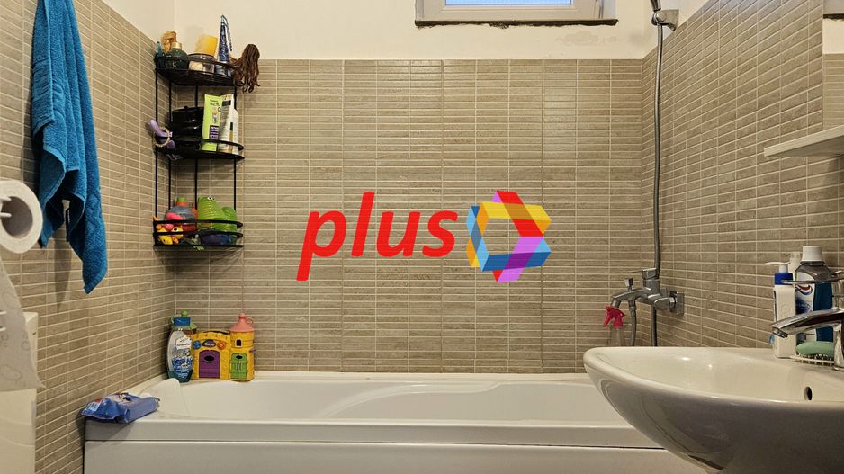 Oportunitate - Apartament cu trei camere in vila, zona Tractorul 70 mp - Poză 18