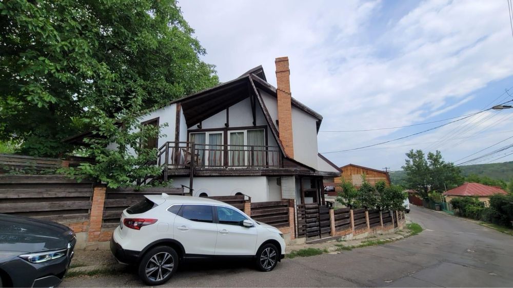 Vilă zona centrală la 750 m de UMF și de Tg. Cucu - Poză 4