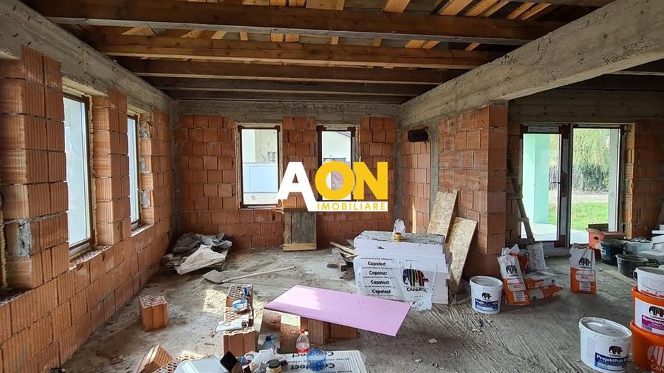 Casa la rosu cu toate utilitatile - Poză 4