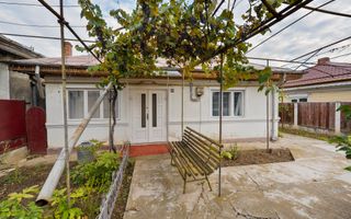 Casă în Roman, din cărămidă - Poză 1
