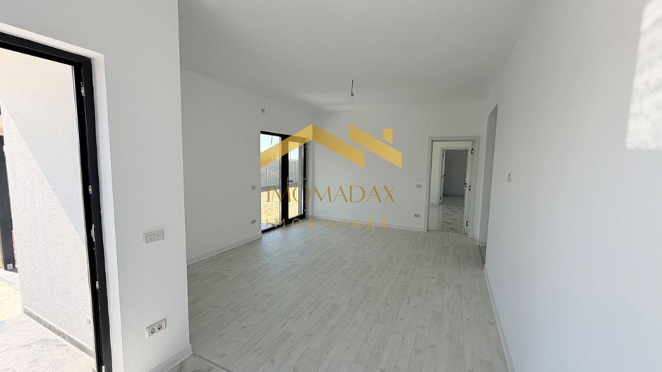 -Casa Individuala - Parter - 4 camere - - Poză 7