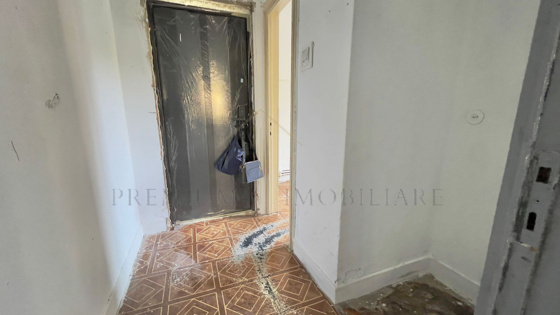 Apartament 2 Camere de vânzare, Onești, zonă centrală - Poză 2