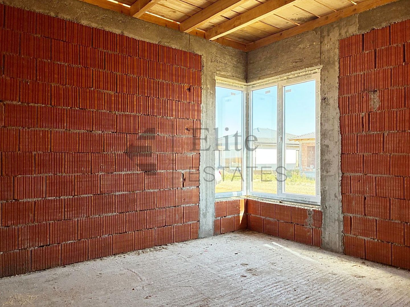 Casa la rosu  cu 4 camere de vanzare in Santandrei - Poză 15