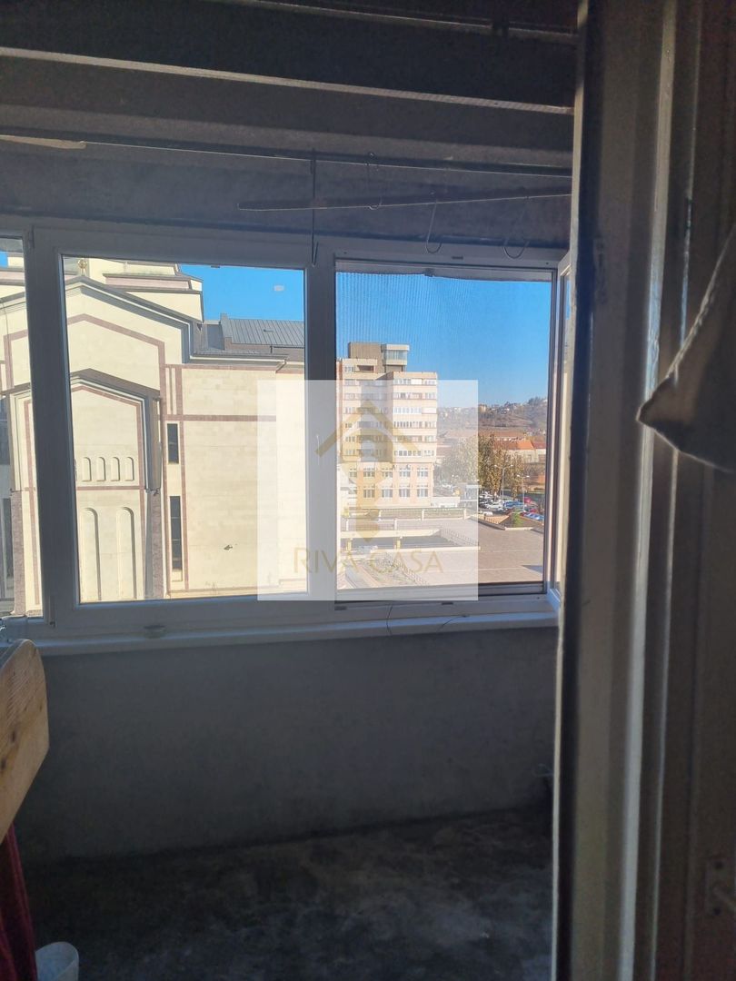 Apartament spațios cu 4 camere, 100 mp utili, triplă orientare. - Poză 3