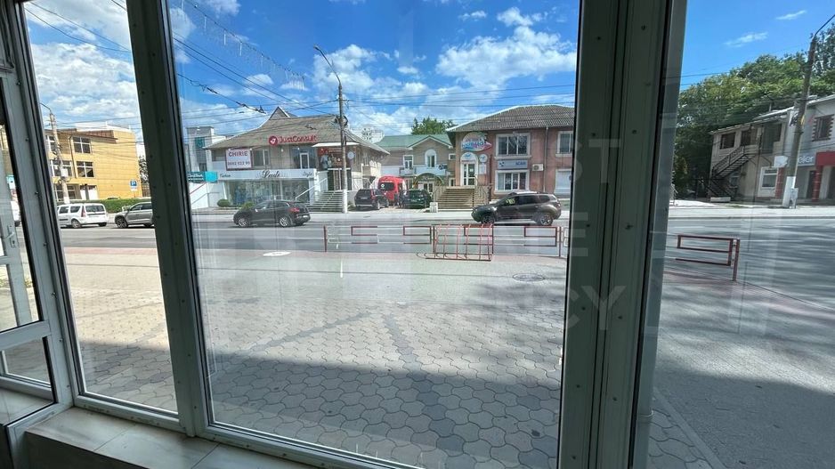 Chirie, spațiu comercial, 47 mp str. Ștefan cel Mare, Bălți - Poză 2