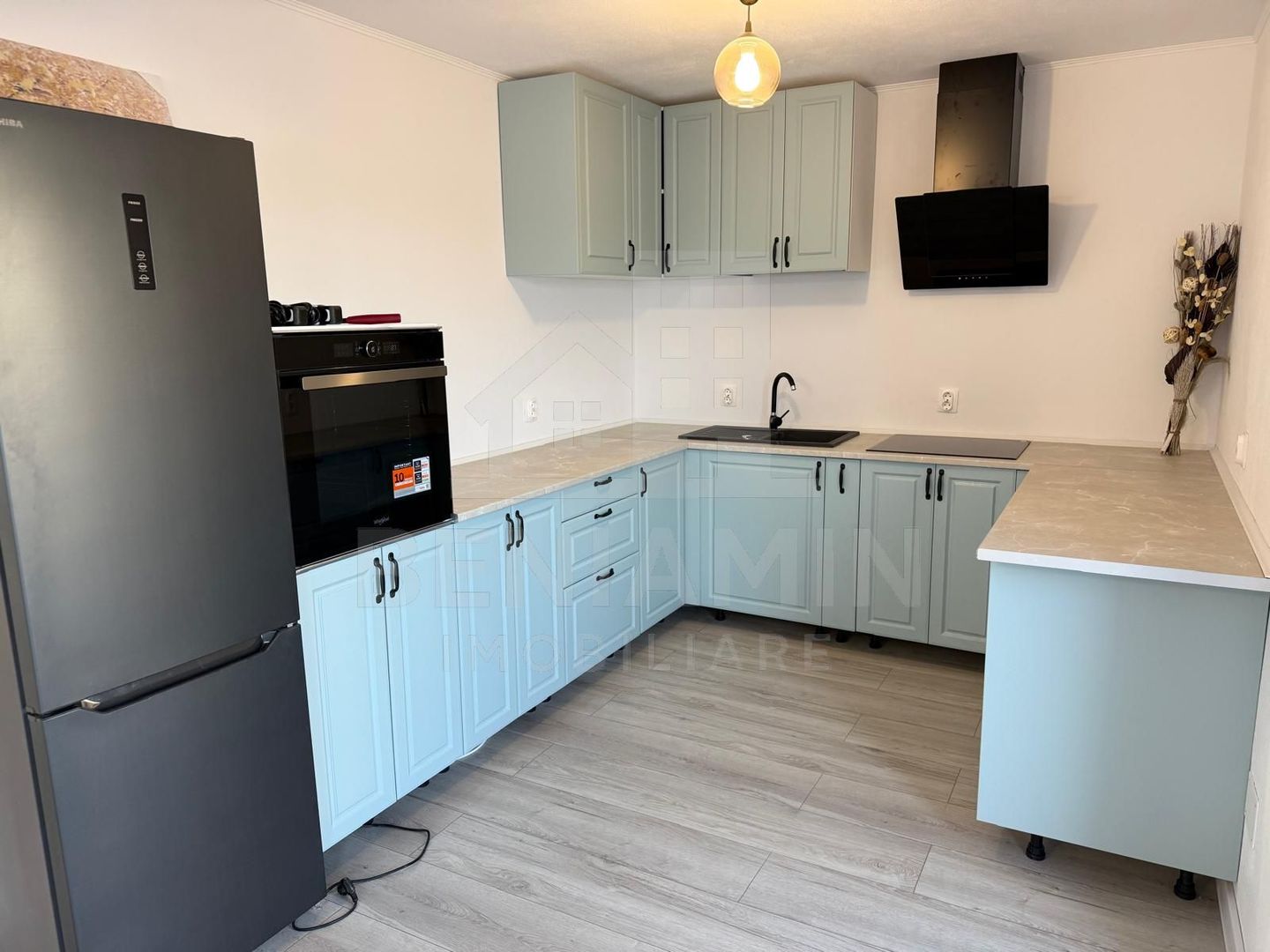 Casa Moderna-Lux-La cheie-Mobilata-Utilata-Model deosebit-Libera - Poză 4