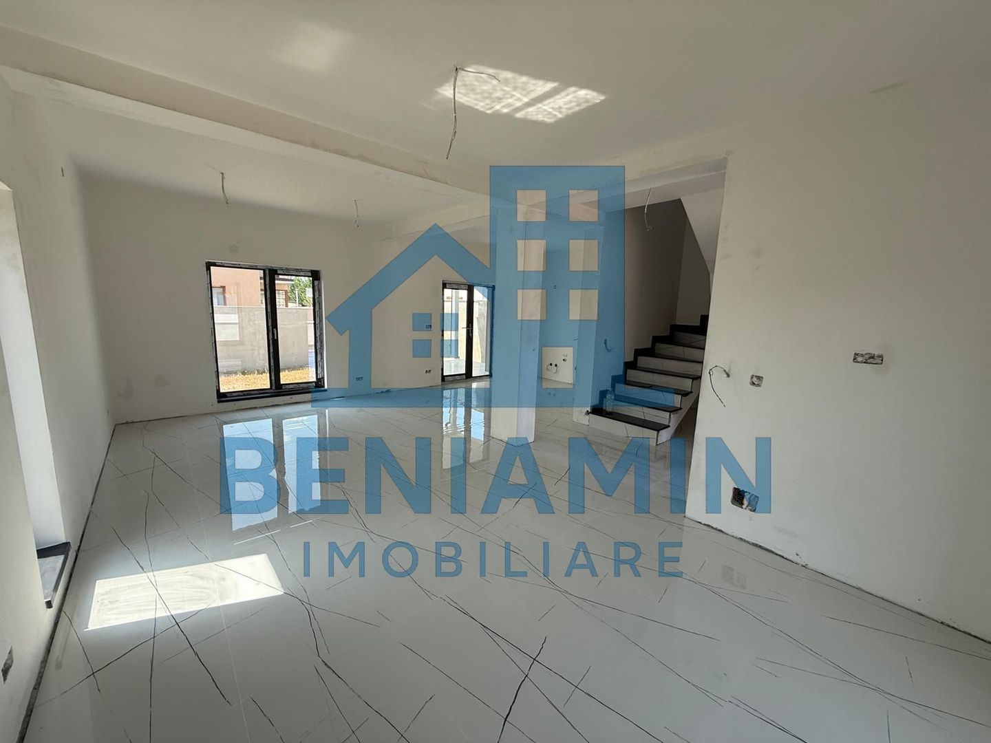 Casa P+1 Selgros-3 Dormitoare-2 Bai-Living-Bucatarie-250mp teren - Poză 4