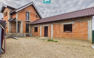 Casă la roșu D+P+M cu teren de 552 mp în Zădăreni - Poză 2