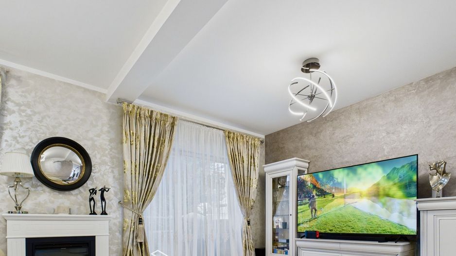 Casă patru camere în locație privilegiatǎ în Dumbrăvița - Poză 8