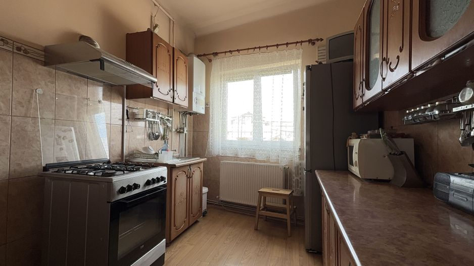 De vanzare apartament de 94MP cu curte de 90 MP - Poză 3