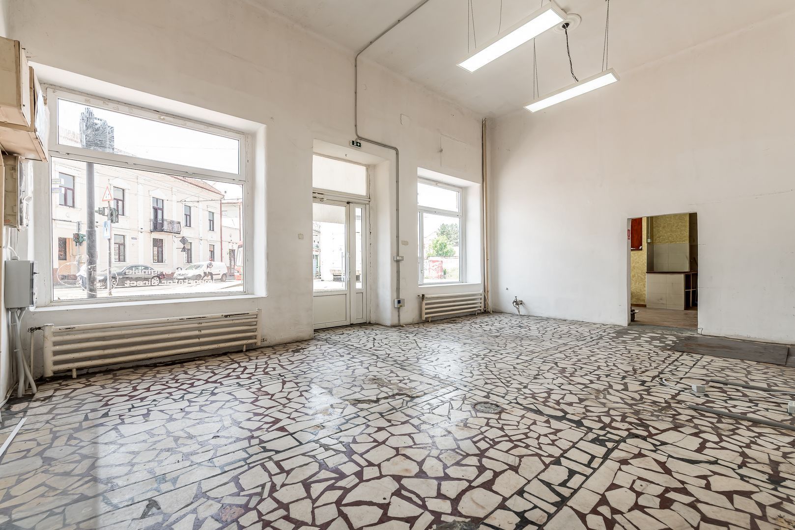 Spațiu comercial spre închiriere | Zona Boul Roșu – Palatul Steiner - Poză 4