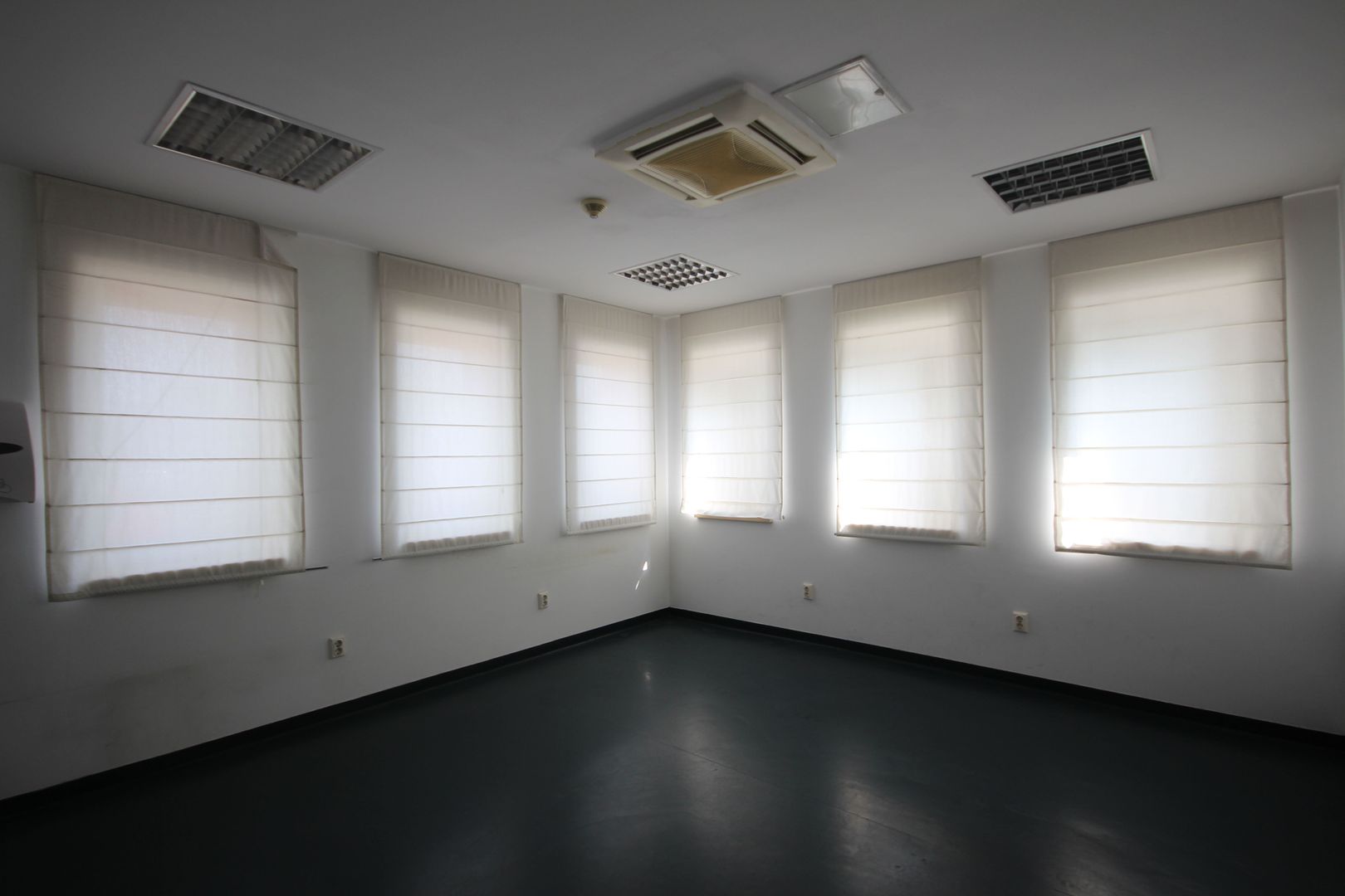 Cladire de birouri, SAD, parcare proprie, clinica medicala - Poză 7