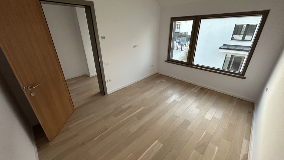 Casa cu 4 camere - Dumbravita - Poză 15