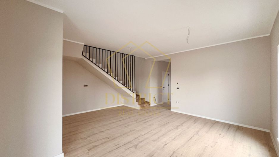 Duplex cu 4 camere, despărțit prin camera tehnica | Mosnita Veche - Poză 4