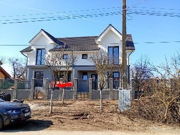 Sanandrei Duplex cu 4 Camere, Drum Asfaltat, Toate Utilitatiile - Poză 2