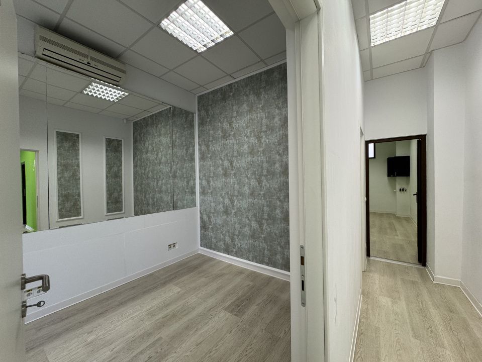 Spatiu servicii, birouri, Zona Modern. Comision 0 - Poză 11