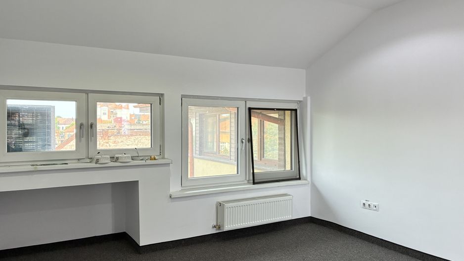 Birou de inchiriat ultracentral in Oradea - Poză 1