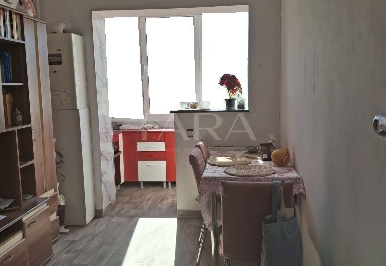 Apartament 2 camere decomandat, etaj 1, renovat parțial. - Poză 4