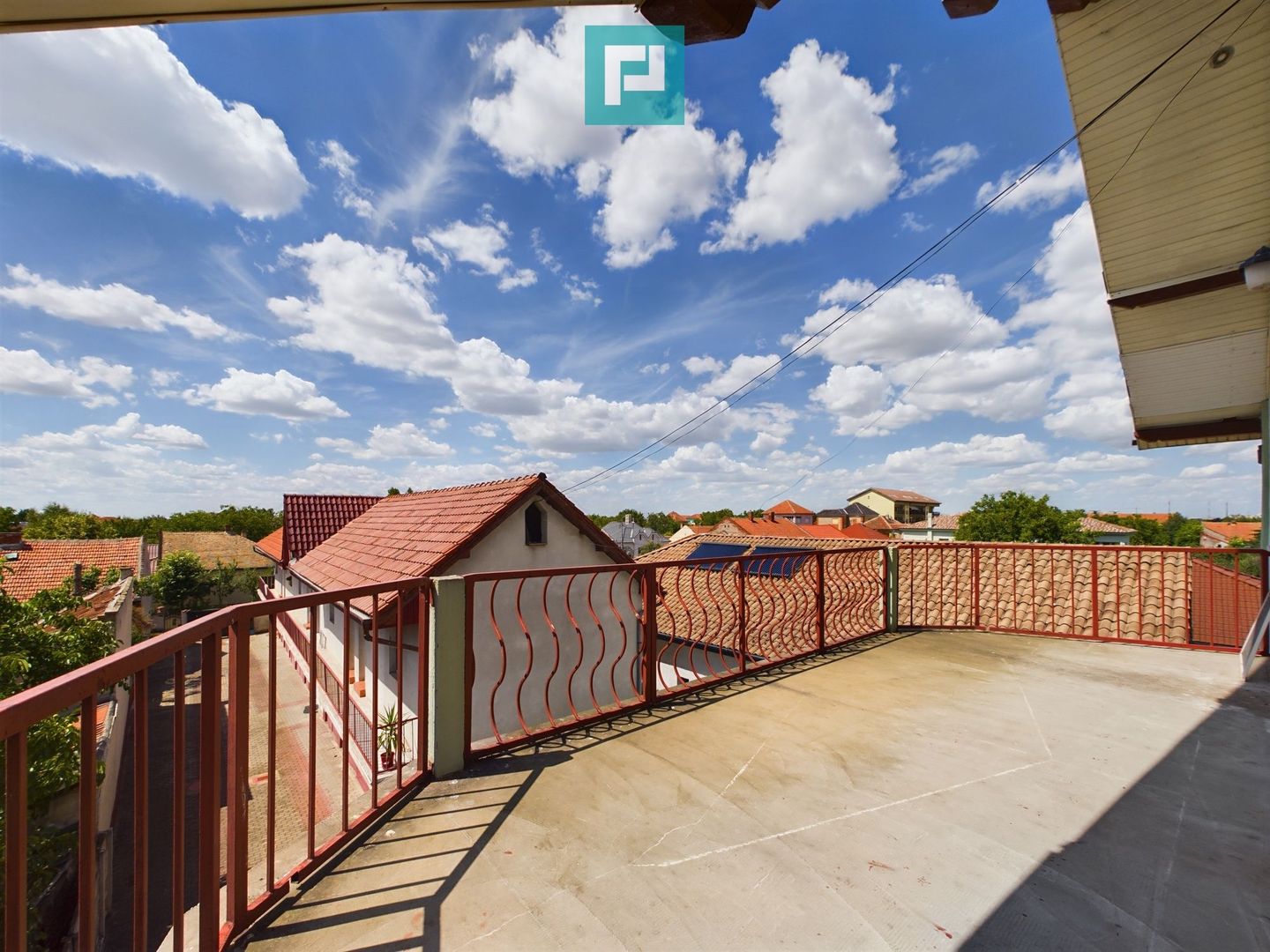 Vilă cu 3 apartamente în zona Parneava - Poză 20