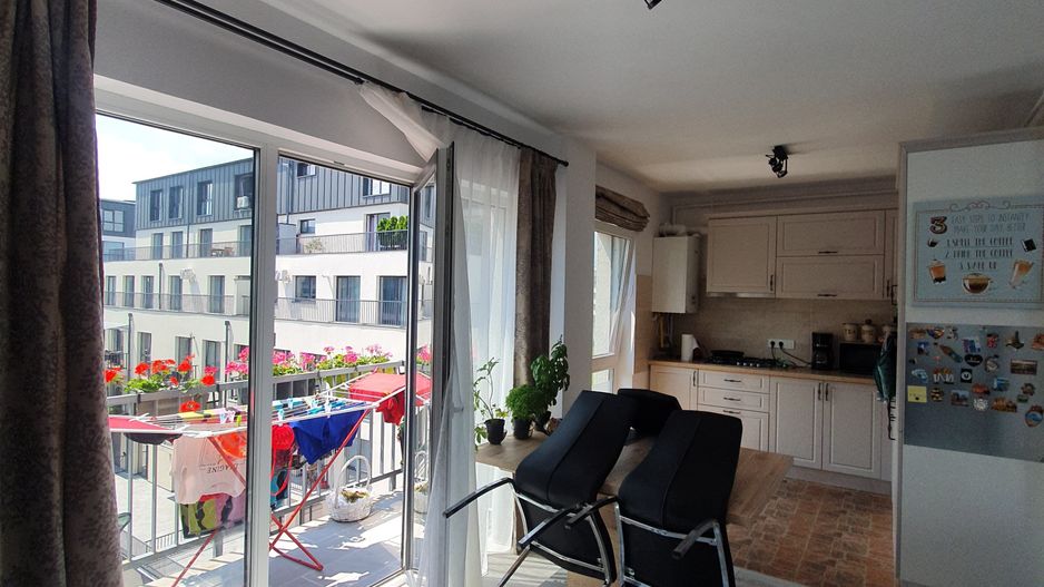 Apartament cu 3 camere, 2 bai, 2 terase, 2 garaje, in cartier Europa - Poză 14