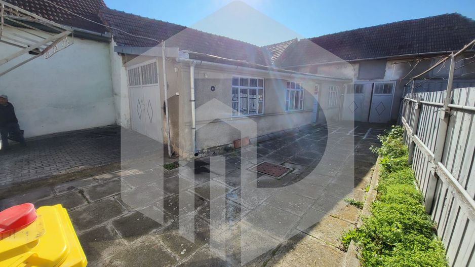 Casa in Avrig | 3 Dormitoare + Living si Bucatarie | Pivnita - Poză 4