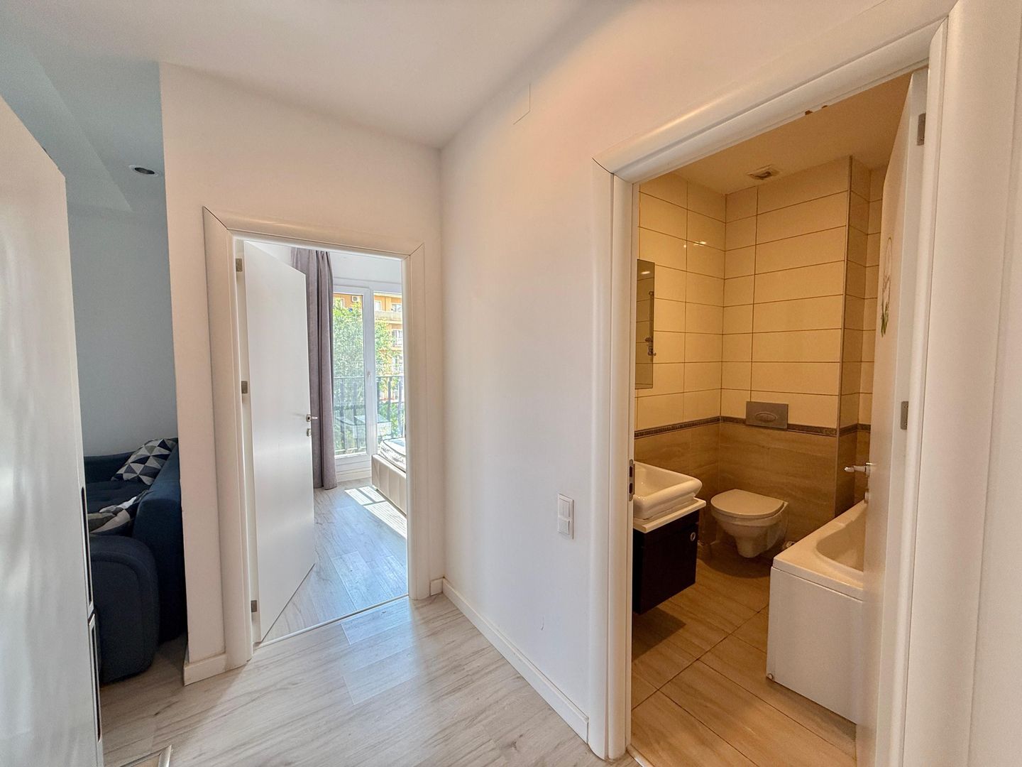 COSMOPOLIS - Apartament cu 2 camere tip studio, mobilat si utilat. - Poză 7
