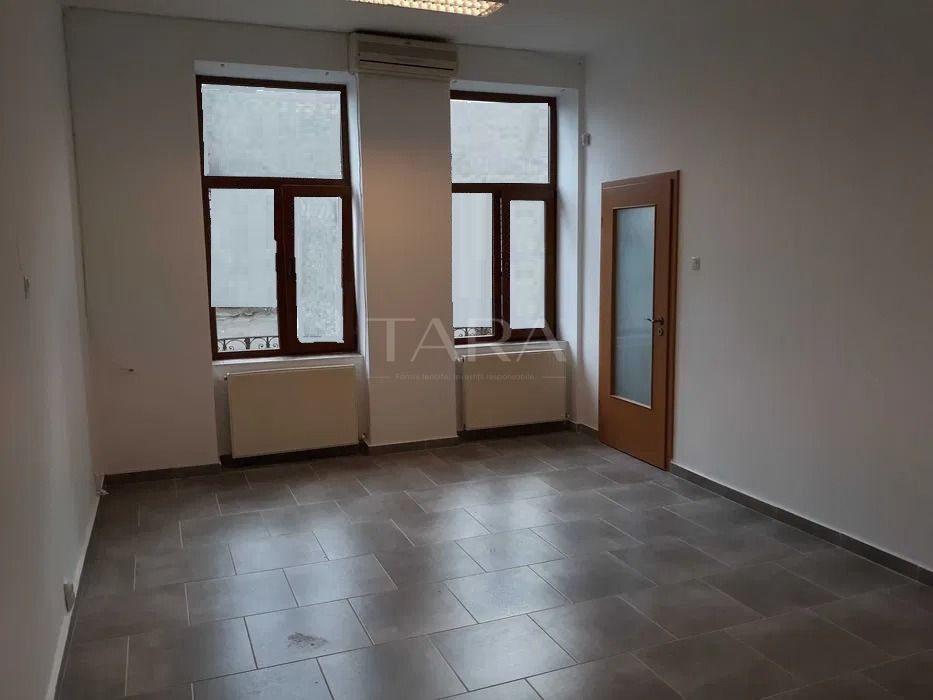 Vanzare apartament 3 camere, ULTRACENTRAL, zona Orange. - Poză 1