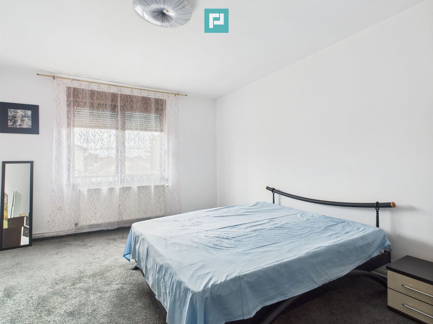 Vilă spațioasă cu 6 camere în Dumbrăvița - Poză 15