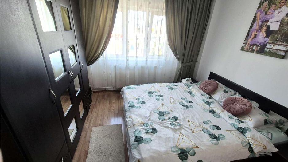 Apartament 2 camere, decomandat, Cetate, et.3 - Poză 4
