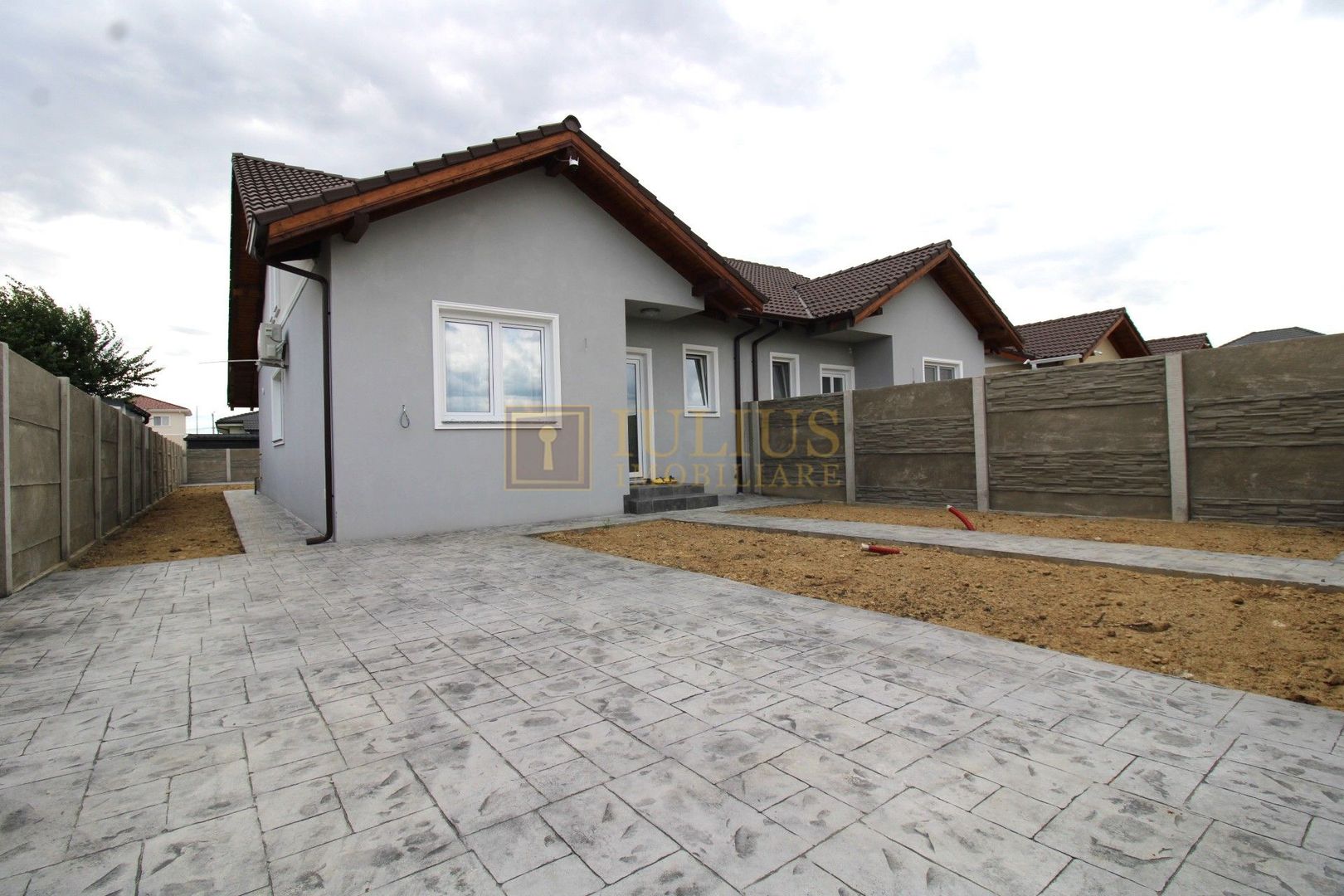 Duplex modern,  prima închiriere | Moșnița Veche - Poză 1